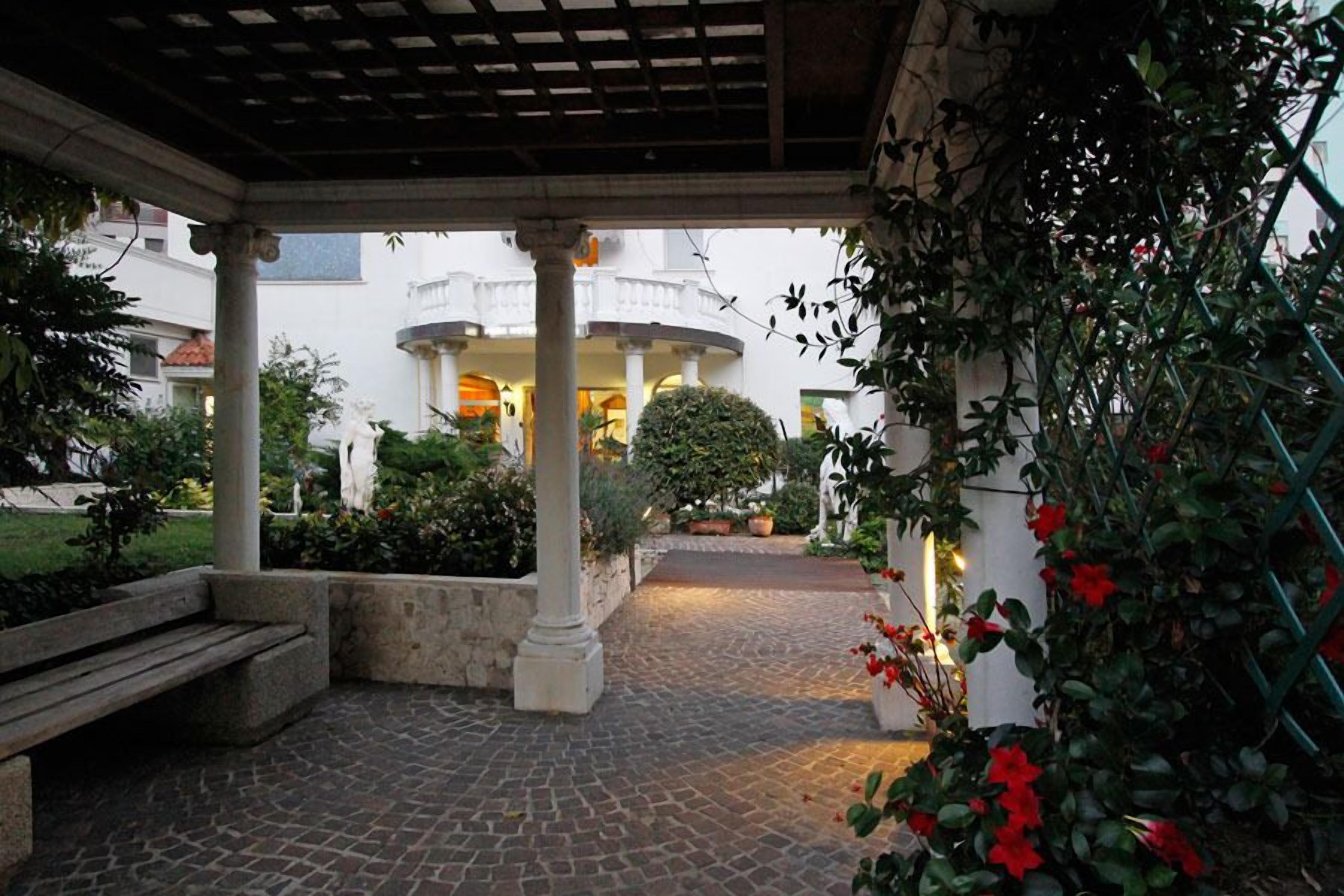 Hotel Park Cellini 4*