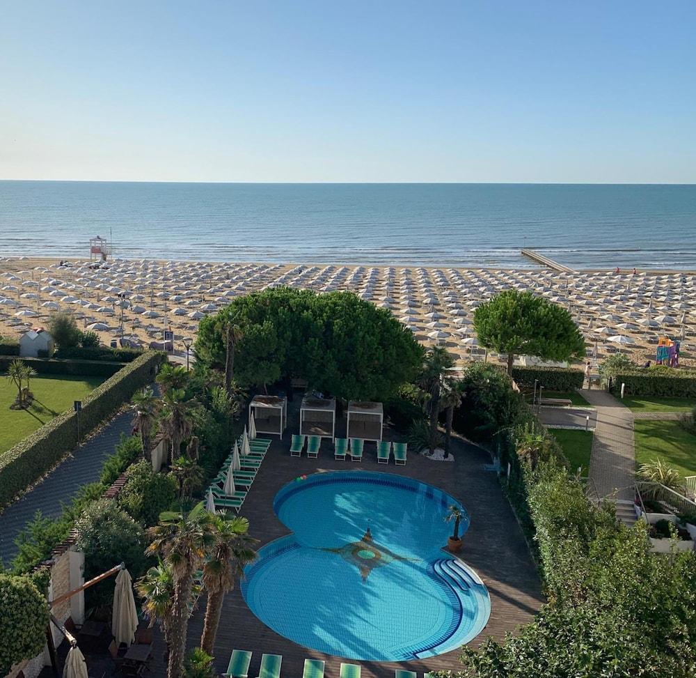 Park Cellini Hotel